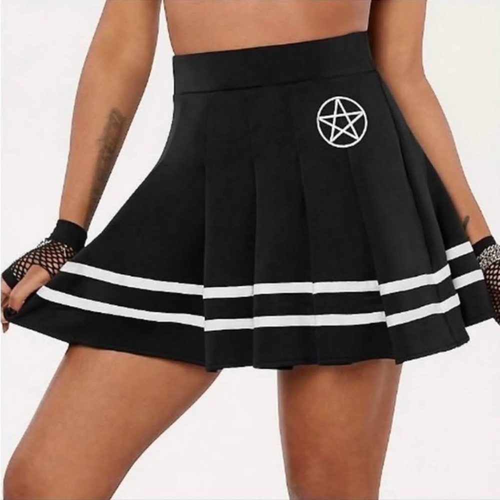 Spencer’s pentagram skirt sz XL